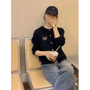 春季英伦学院风针织衫 女式短款宽松上衣 徽章刺绣羊毛开衫 毛衣外套